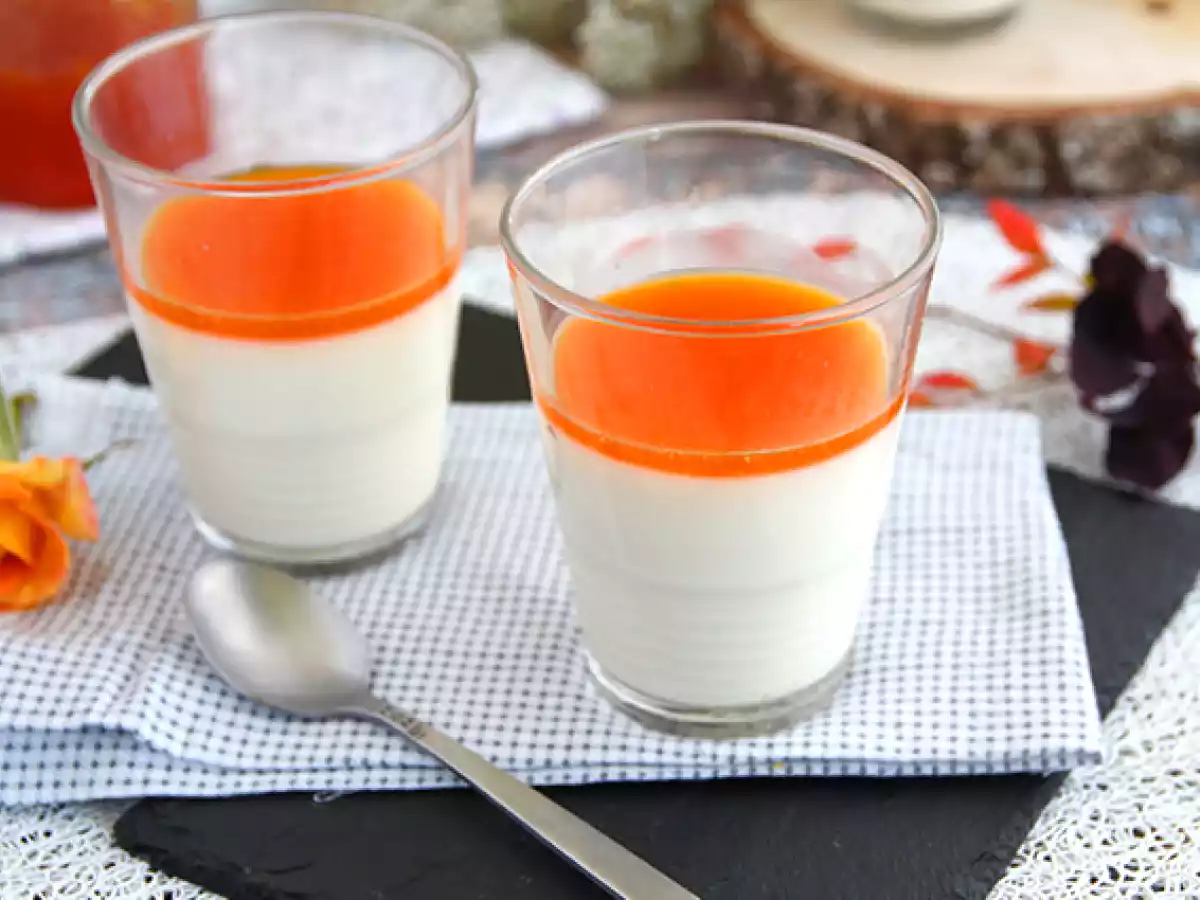 Waniliowa panna cotta z morelowym coulis