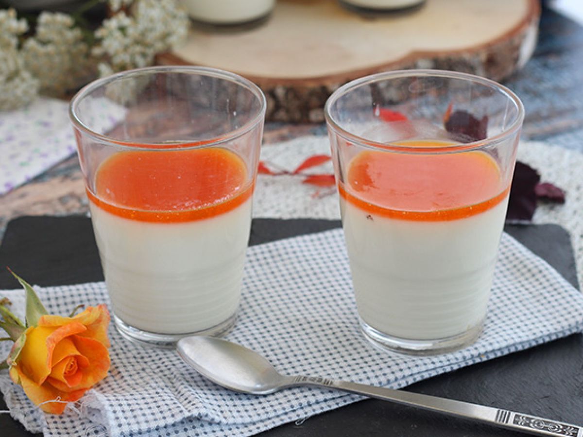 Waniliowa panna cotta z morelowym coulis - zdjęcie 5