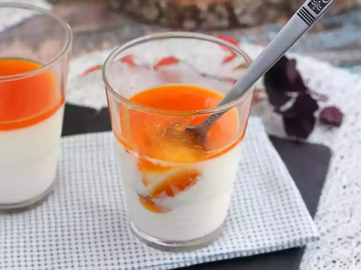 Waniliowa panna cotta z morelowym coulis - zdjęcie 6