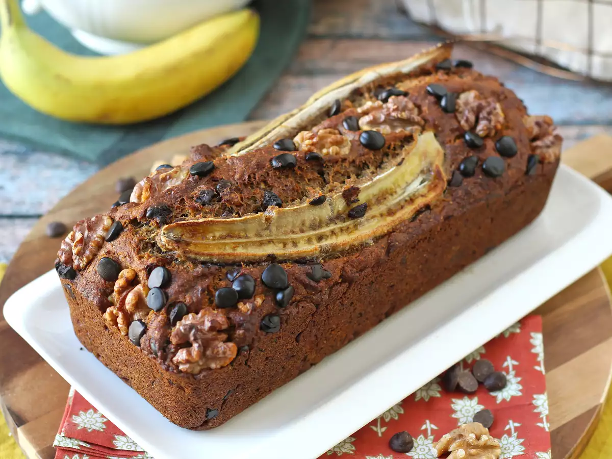 Wegański chlebek bananowy z miso, orzechami i czekoladą – wyjątkowo pyszny!