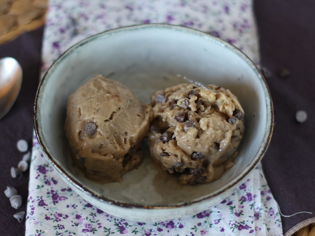 Wegańskie lody bananowe o smaku ciasteczek - super łatwe do przygotowania! - zdjęcie 2