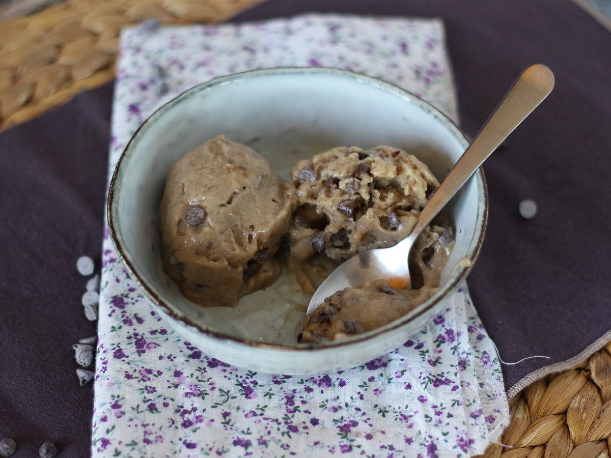 Wegańskie lody bananowe o smaku ciasteczek - super łatwe do przygotowania! - zdjęcie 3