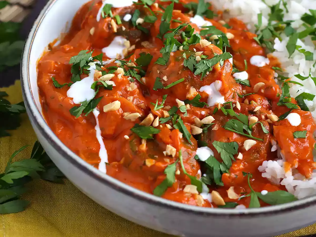 Wegańskie Malai Kofta: klopsiki z ciecierzycy w sosie pomidorowym