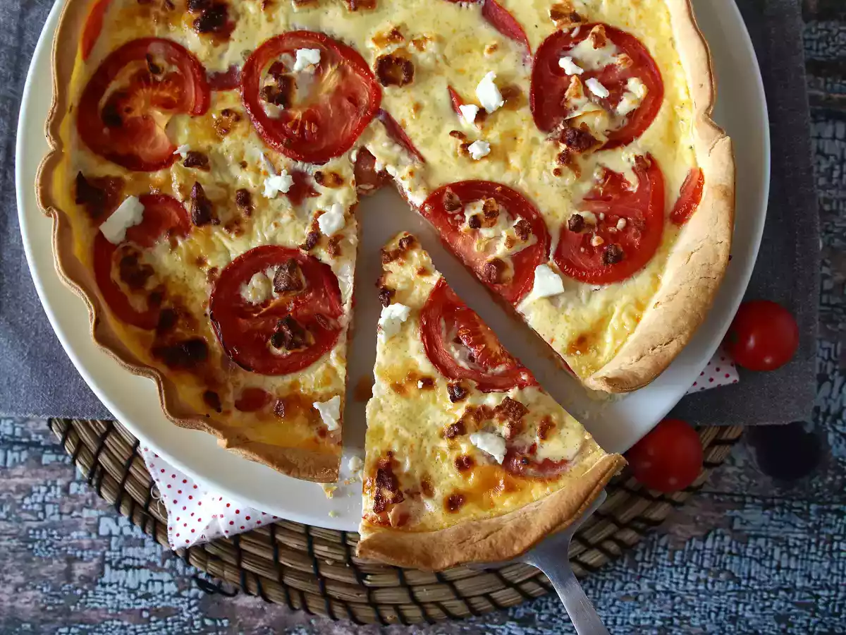 Wegetariańska quiche z pomidorami i fetą, idealna na piknik! - zdjęcie 2
