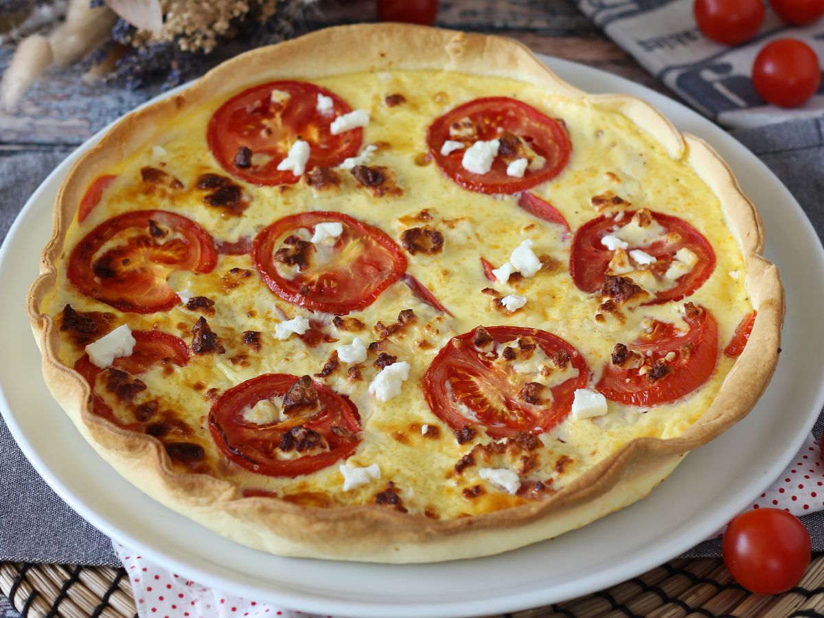 Wegetariańska quiche z pomidorami i fetą, idealna na piknik! - zdjęcie 3
