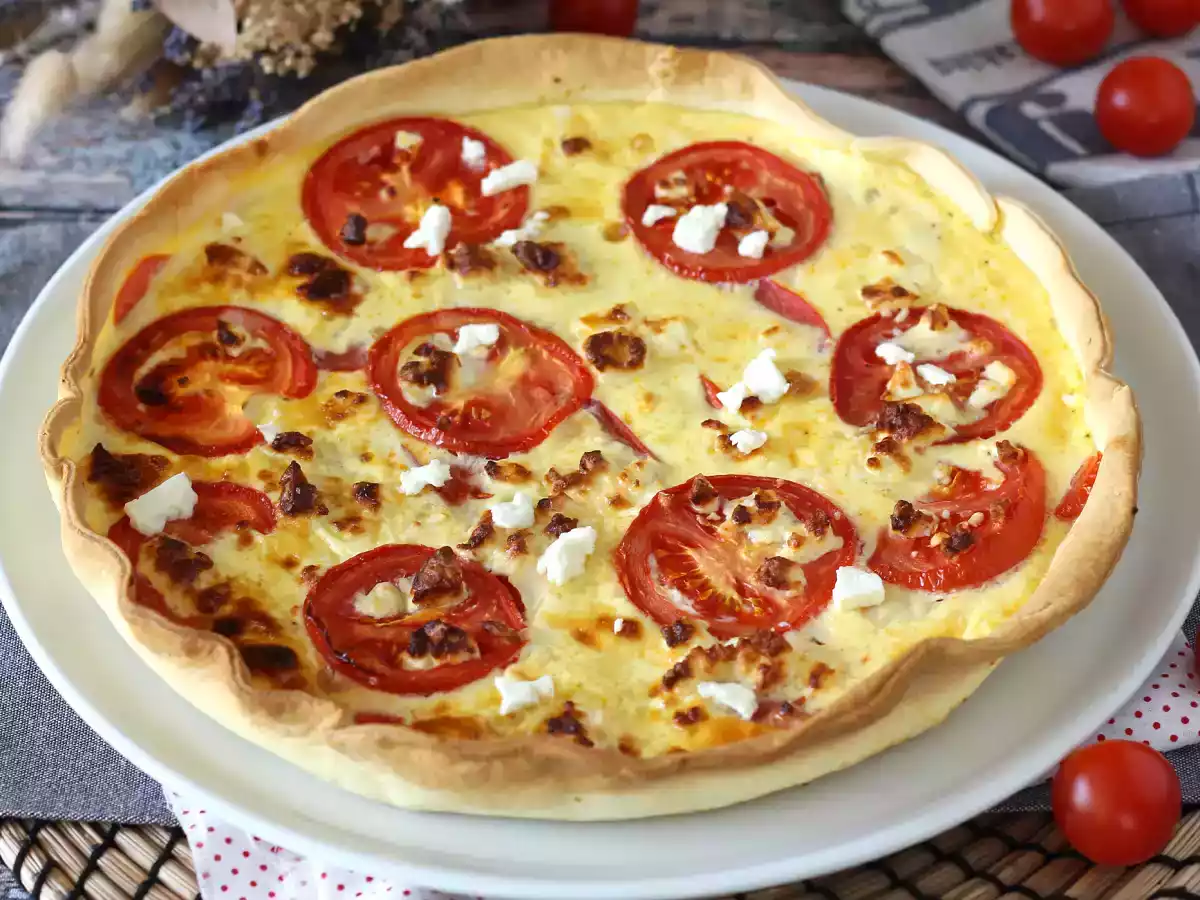 Wegetariańska quiche z pomidorami i fetą, idealna na piknik! - zdjęcie 3