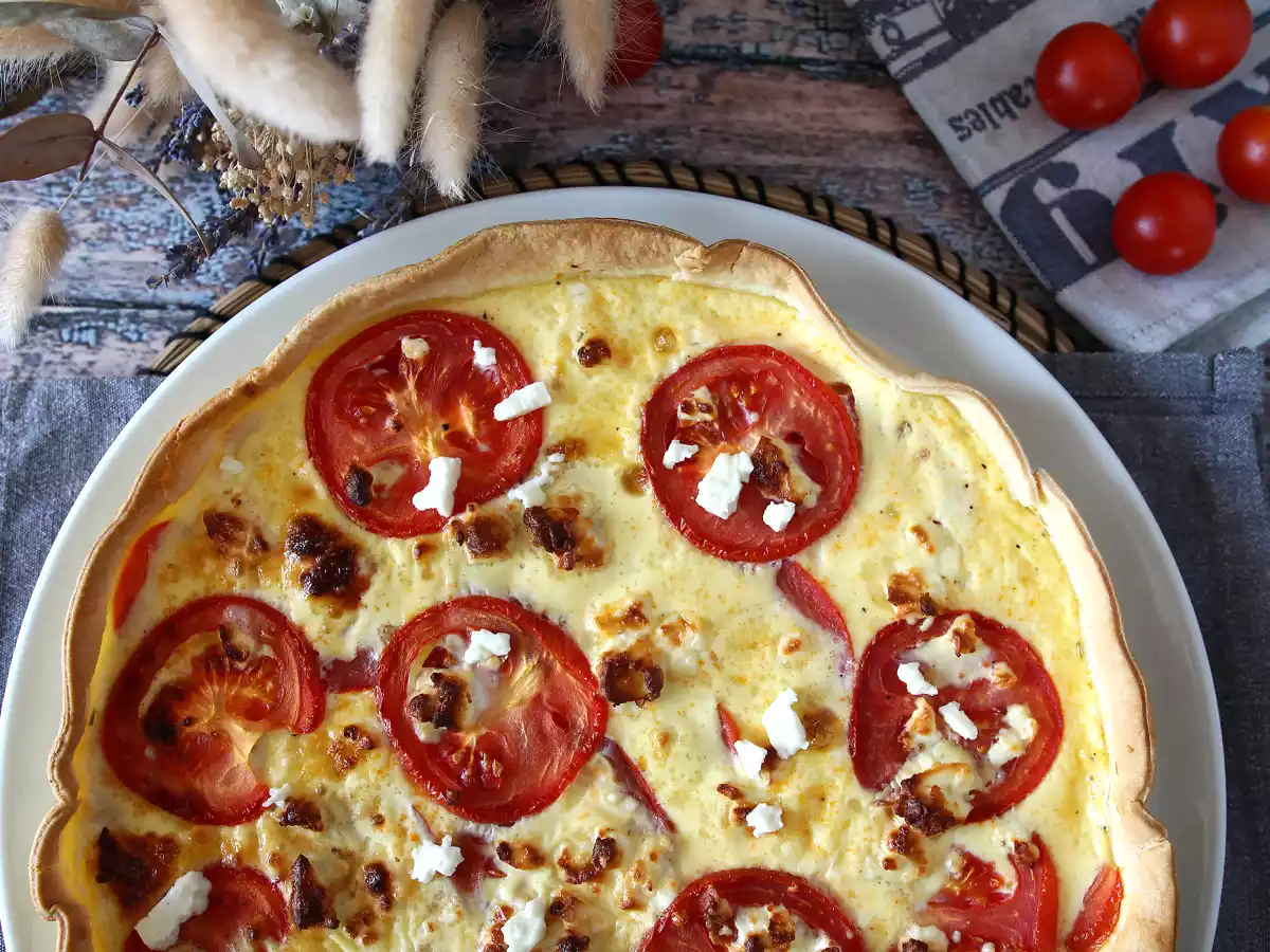Wegetariańska quiche z pomidorami i fetą, idealna na piknik! - zdjęcie 5