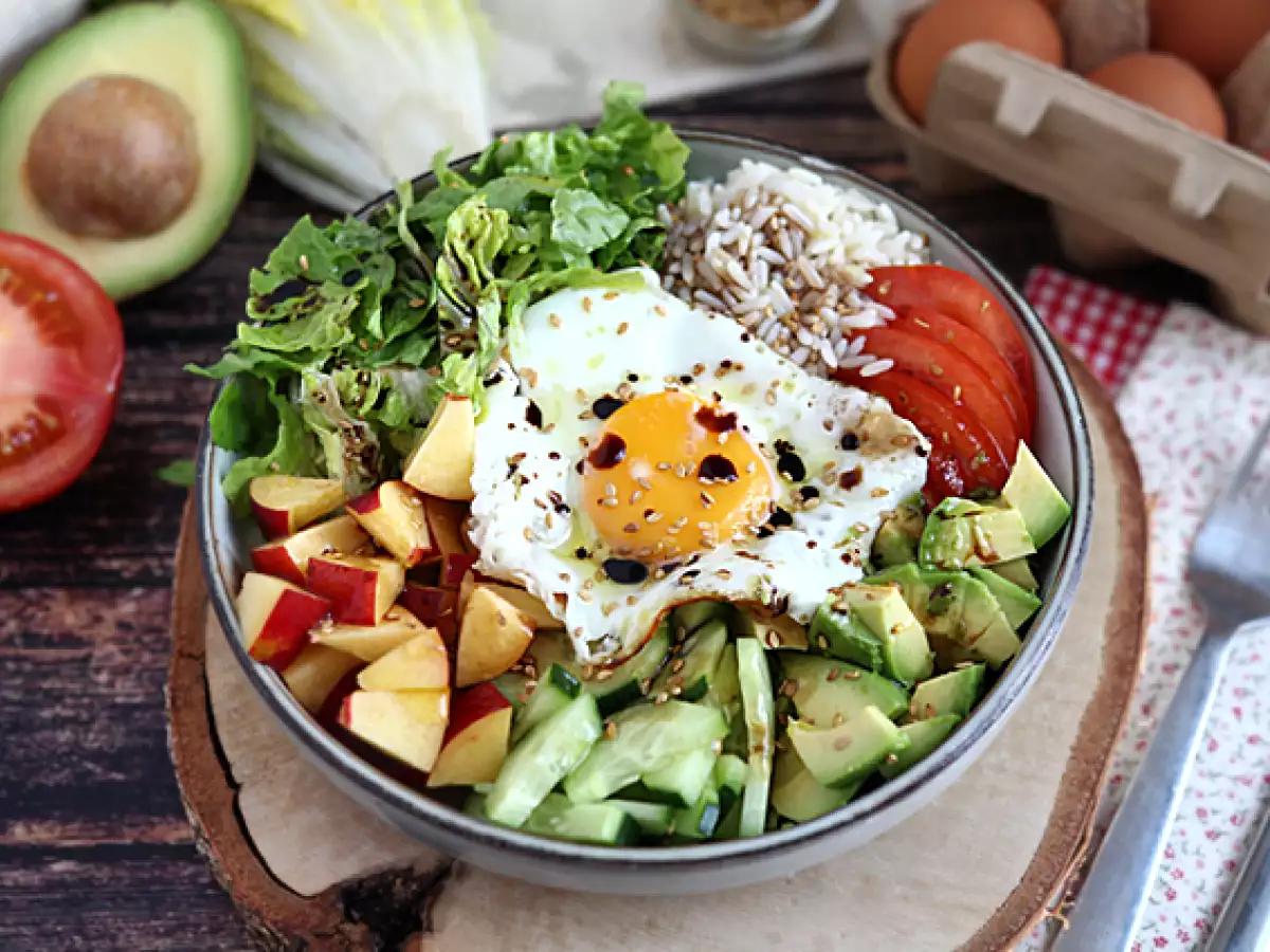 Wegetariański Buddha bowl – kolorowa i zbilansowana sałatka! - zdjęcie 3