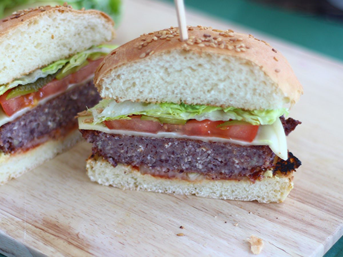 Wegetariański burger z czerwonej fasoli - zdjęcie 3