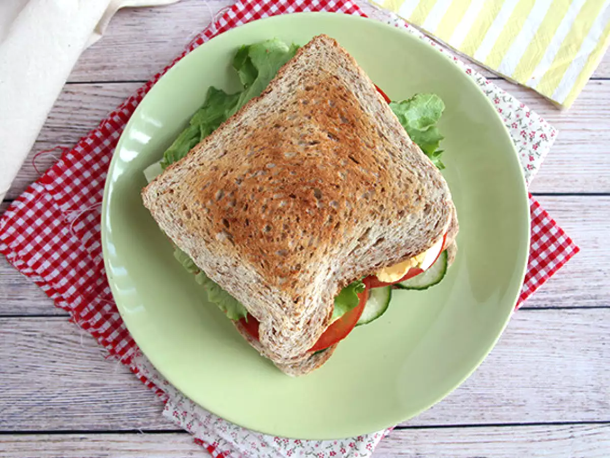 Wegetariański club sandwich - zdjęcie 2