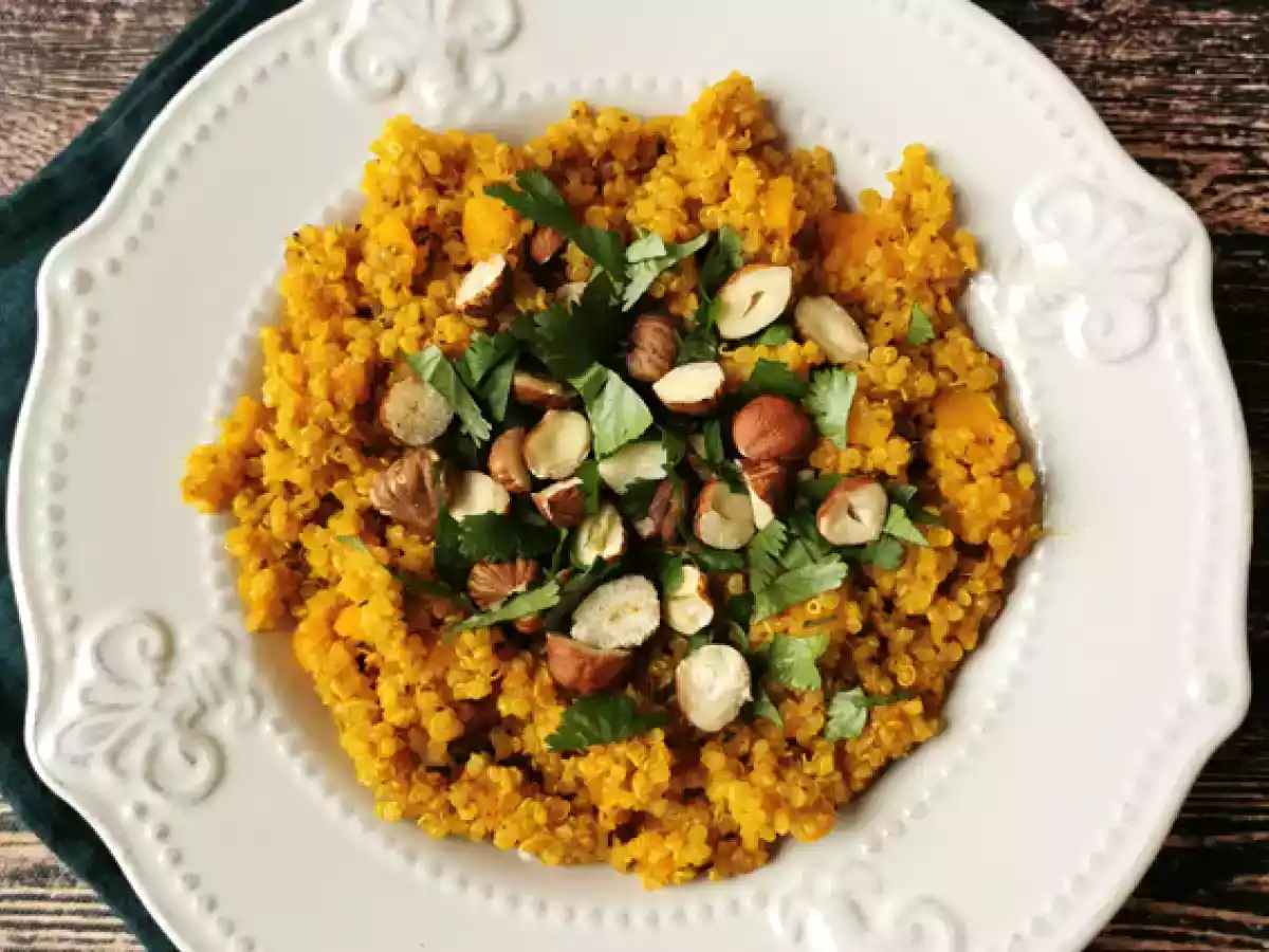 Wegetariańskie risotto z komosą ryżową, dynią piżmową, orzechami laskowymi i kolendrą - Quinotto
