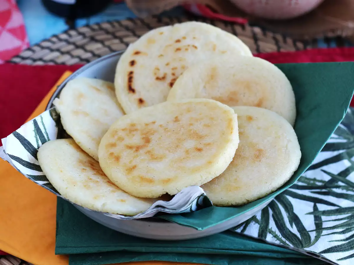 Wenezuelskie arepas – bezglutenowe bułeczki z 3 składników