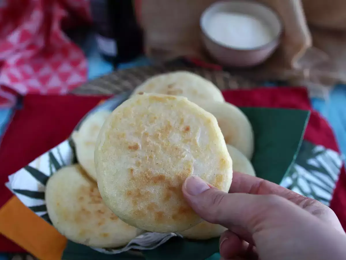Wenezuelskie arepas – bezglutenowe bułeczki z 3 składników - zdjęcie 2