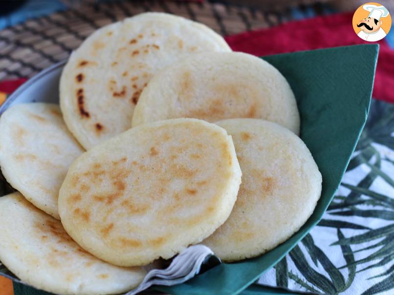 Wenezuelskie arepas, bezglutenowe bułki z zaledwie 3 składników - zdjęcie 4
