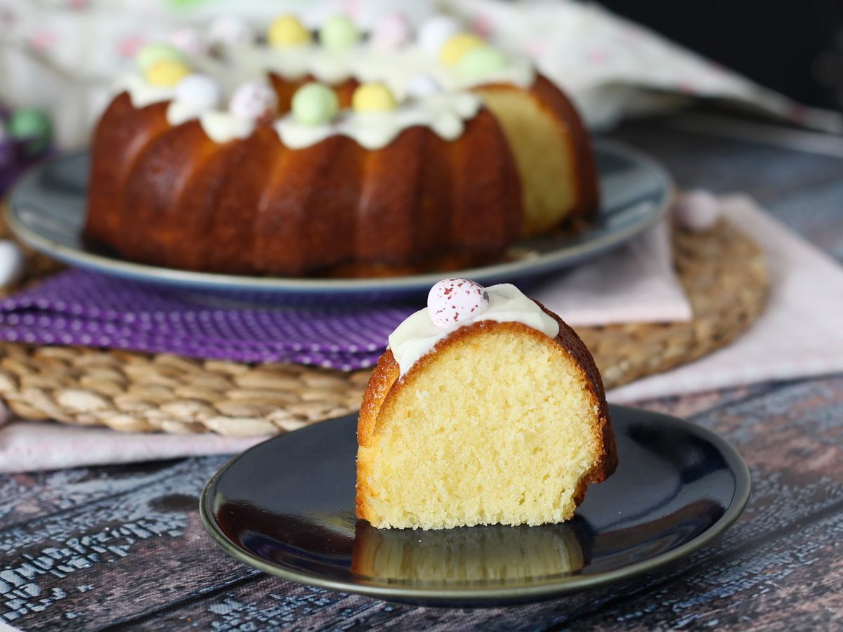 Wielkanocne ciasto bundt z cytryną i białą czekoladą - zdjęcie 3