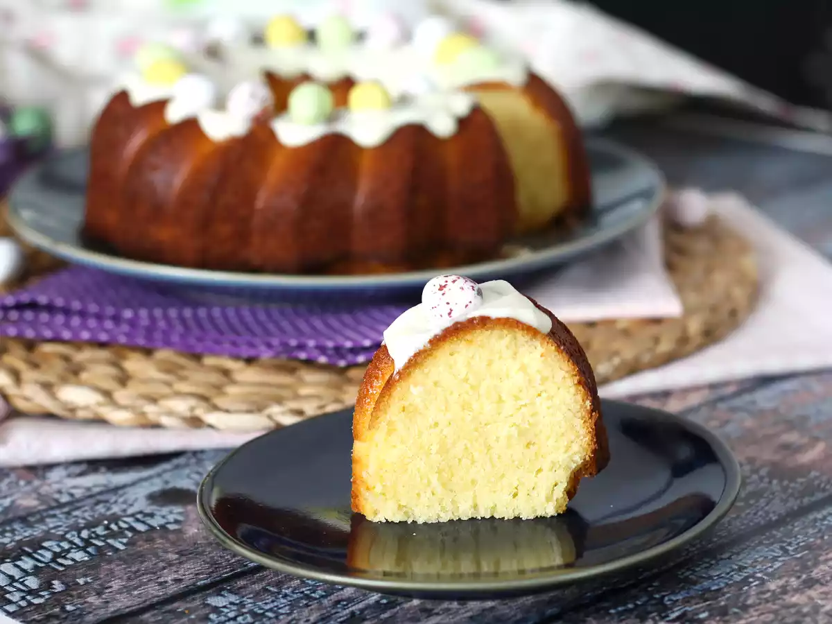 Wielkanocne ciasto bundt z cytryną i białą czekoladą - zdjęcie 3