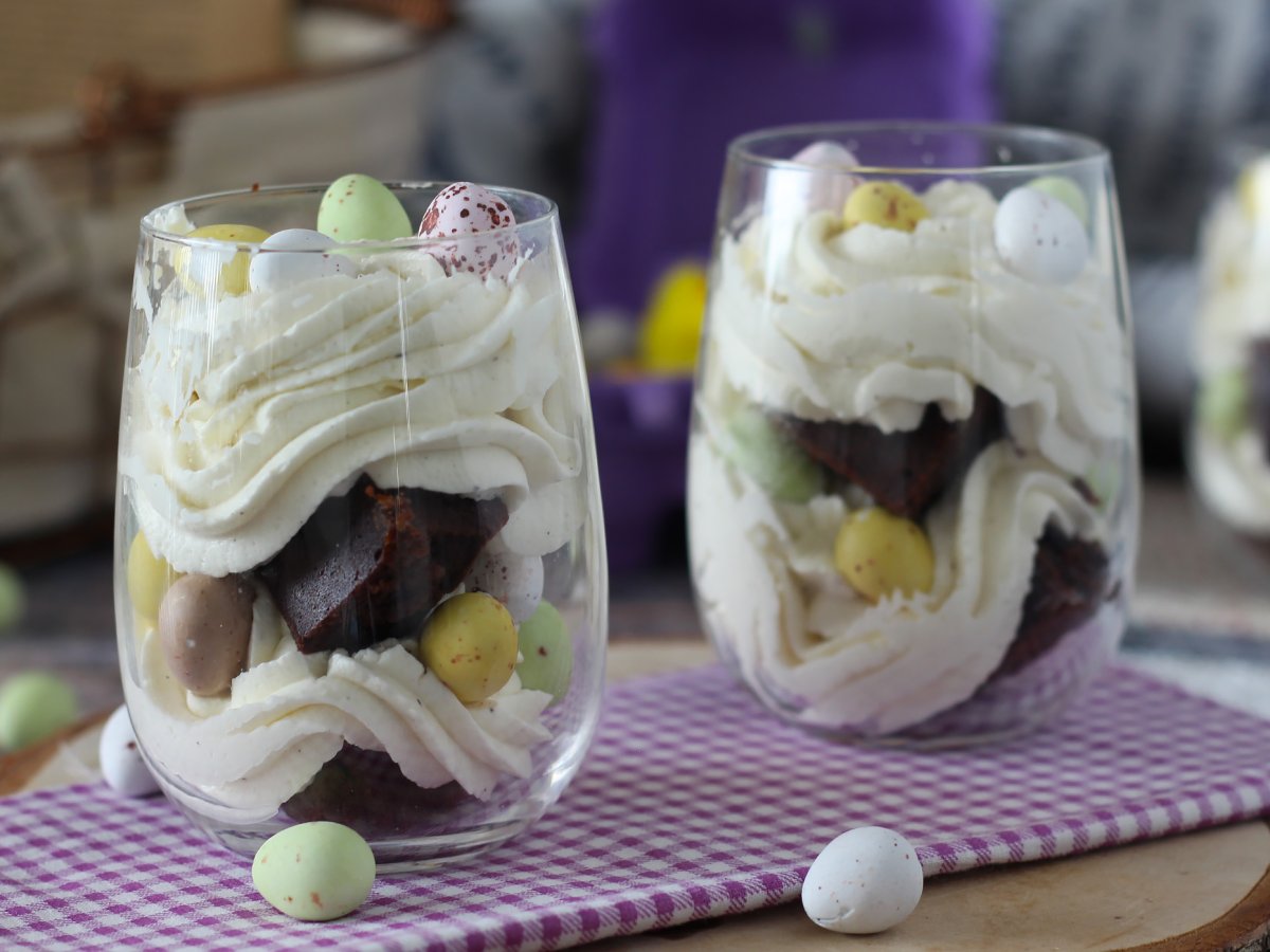 Wielkanocne verrines z brownie i bitą śmietaną - zdjęcie 6