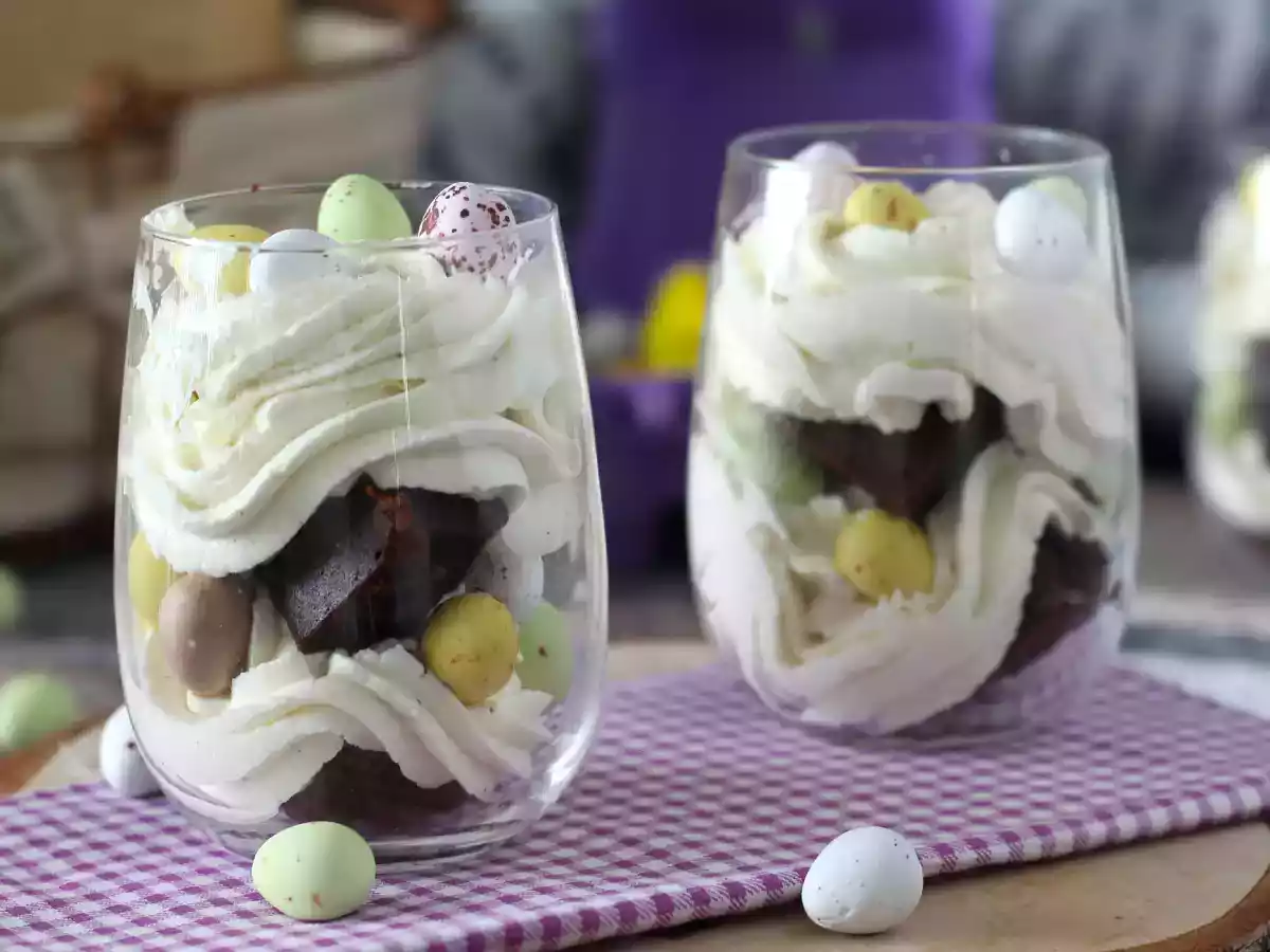 Wielkanocne verrines z brownie i bitą śmietaną - zdjęcie 6