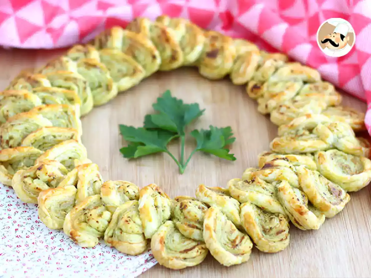 Wieniec z ciasta francuskiego z pesto na aperitif