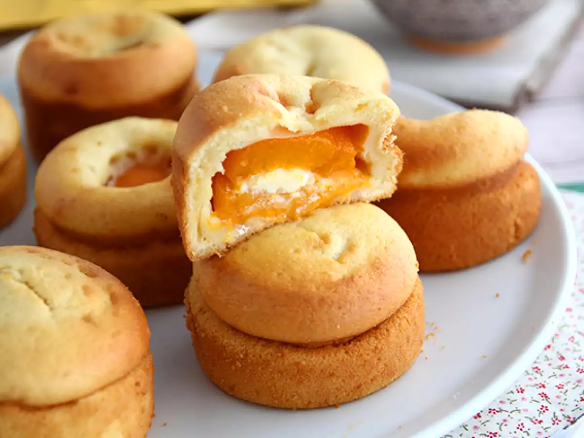 Wilgotne babeczki z morelami i mascarpone - zdjęcie 2