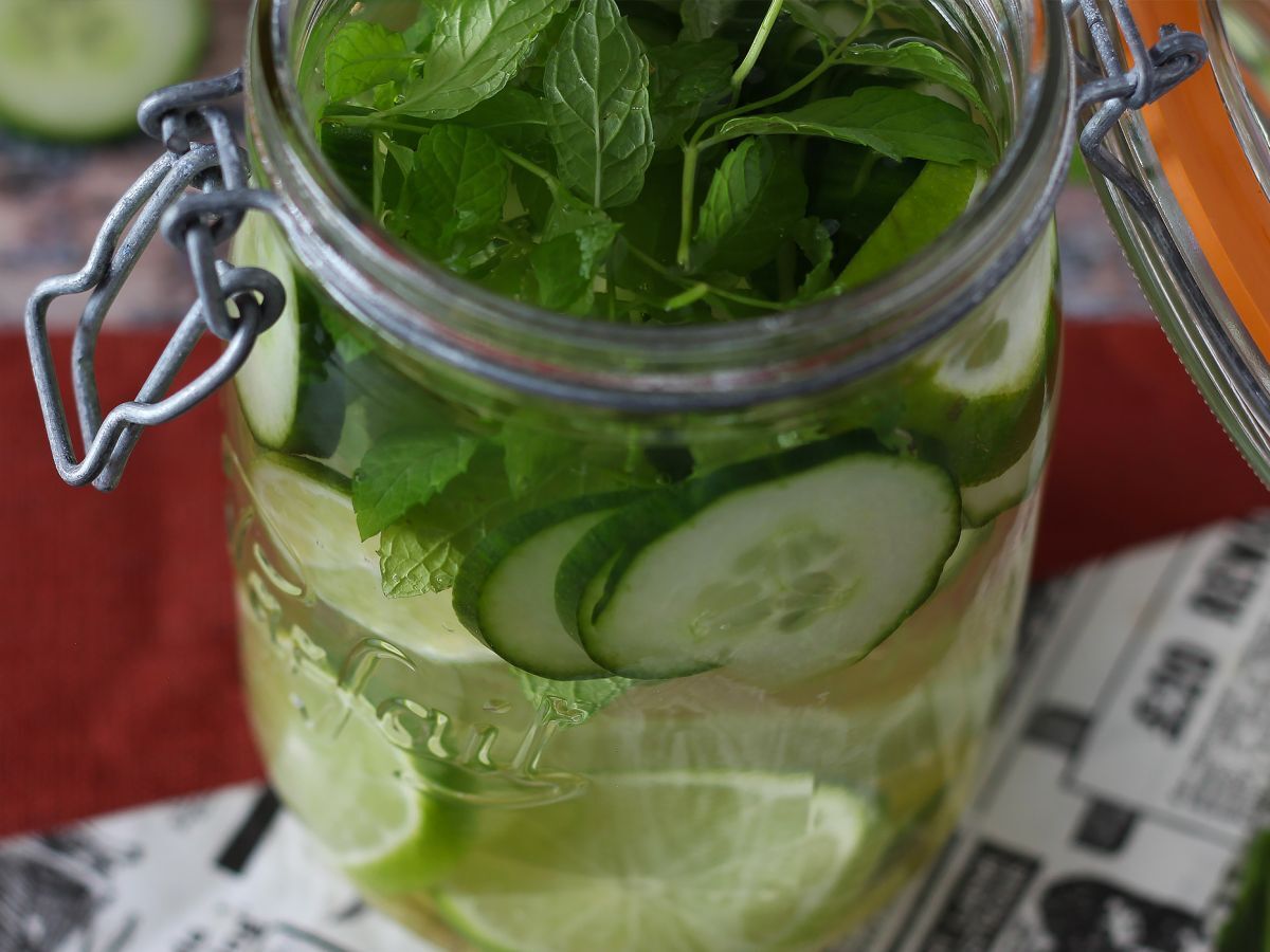 Woda aromatyzowana ogórkiem, limonką, miętą i imbirem - zdjęcie 4