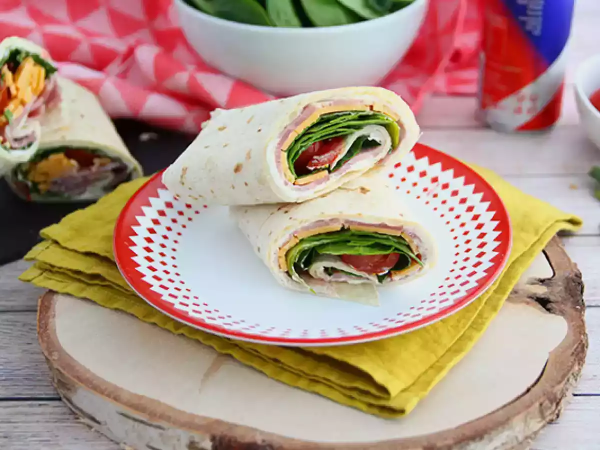 Wrapy z szynką, serem cheddar i szpinakiem