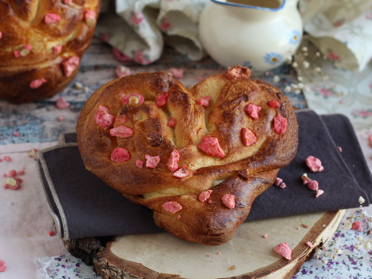 Wyjątkowo miękkie bułeczki brioche w kształcie serca na Walentynki