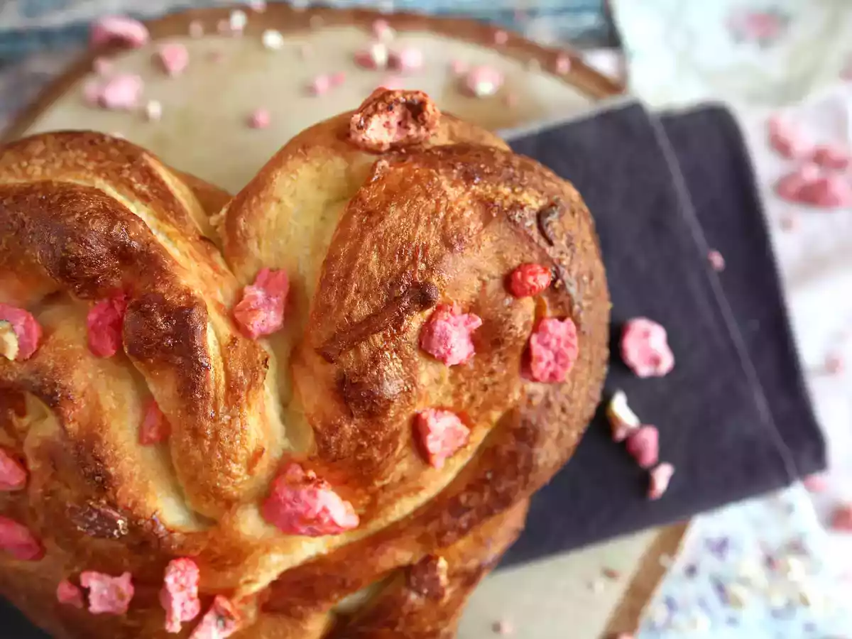 Wyjątkowo miękkie bułeczki brioche w kształcie serca na Walentynki - zdjęcie 2