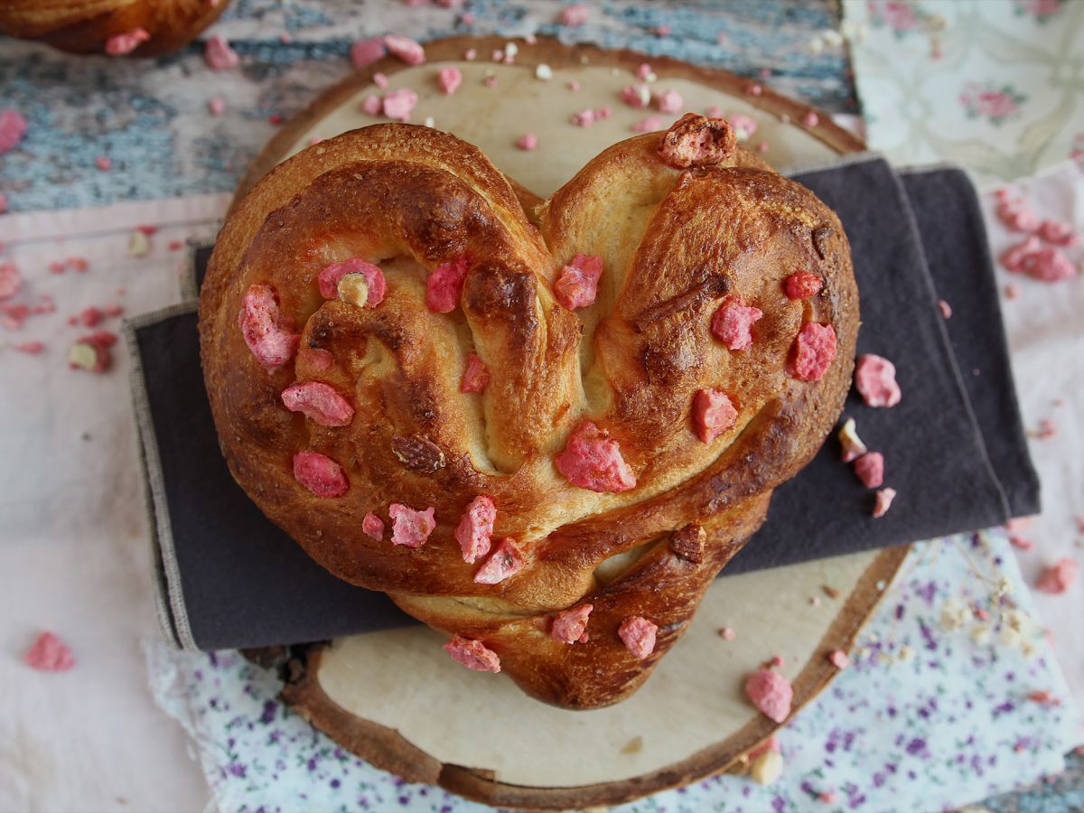 Wyjątkowo miękkie bułeczki brioche w kształcie serca na Walentynki - zdjęcie 3