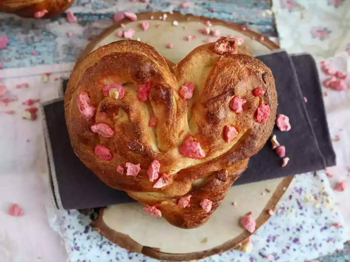 Wyjątkowo miękkie bułeczki brioche w kształcie serca na Walentynki - zdjęcie 3