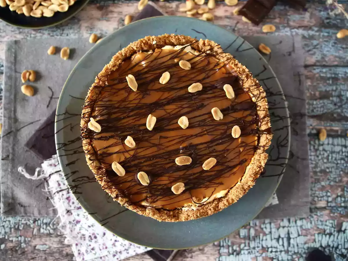 Wyjątkowo smakowity sernik w stylu Snickersa - zdjęcie 4
