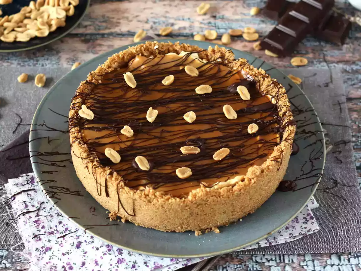 Wyjątkowo smakowity sernik w stylu Snickersa - zdjęcie 5