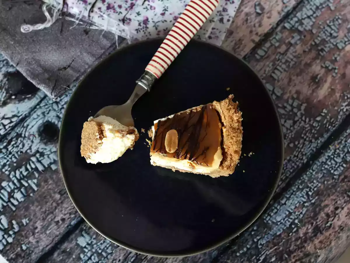 Wyjątkowo smakowity sernik w stylu Snickersa - zdjęcie 6