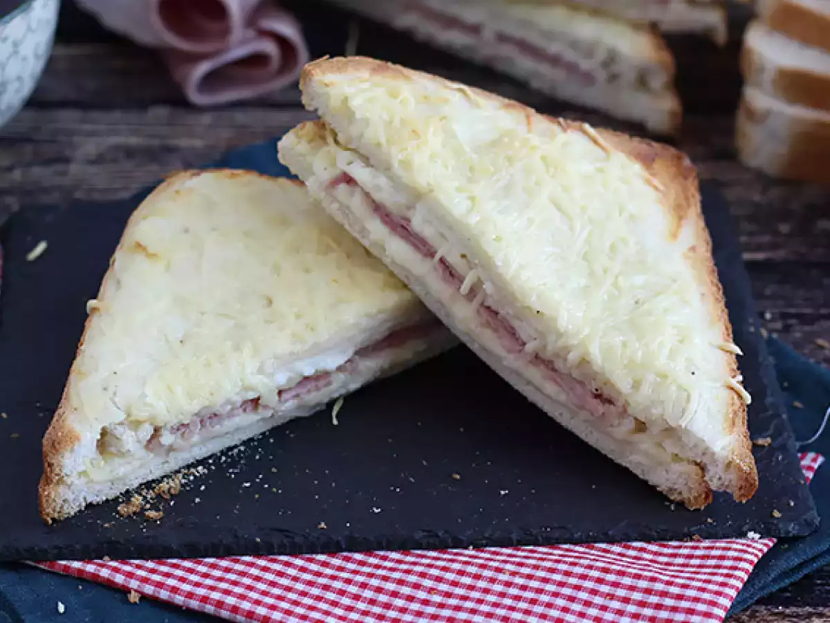 Wyśmienite croque-monsieur z sosem beszamelowym