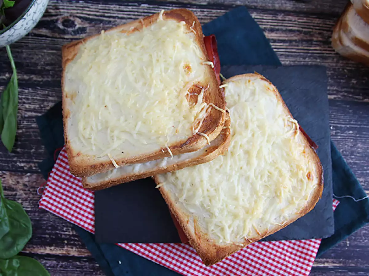 Wyśmienite croque-monsieur z sosem beszamelowym - zdjęcie 4
