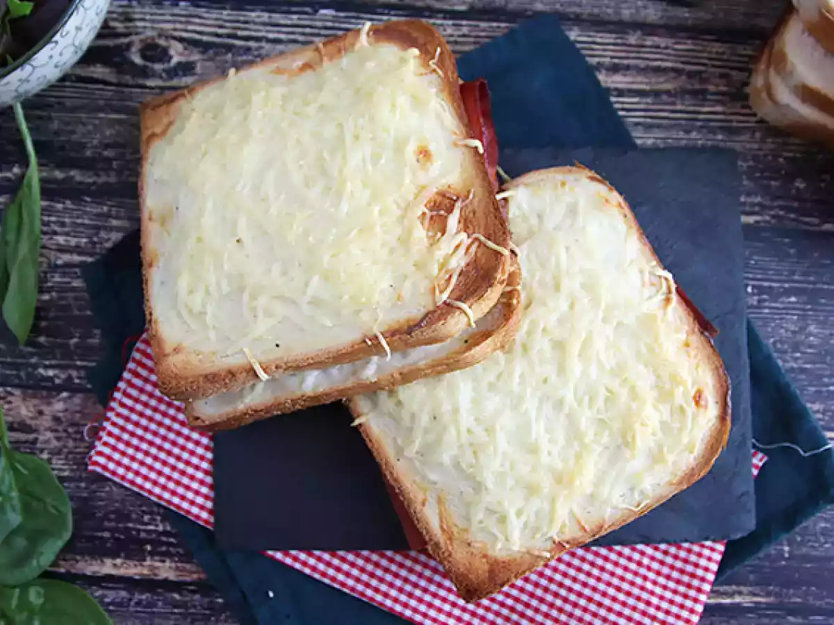 Wyśmienity croque-monsieur z sosem beszamelowym - zdjęcie 4