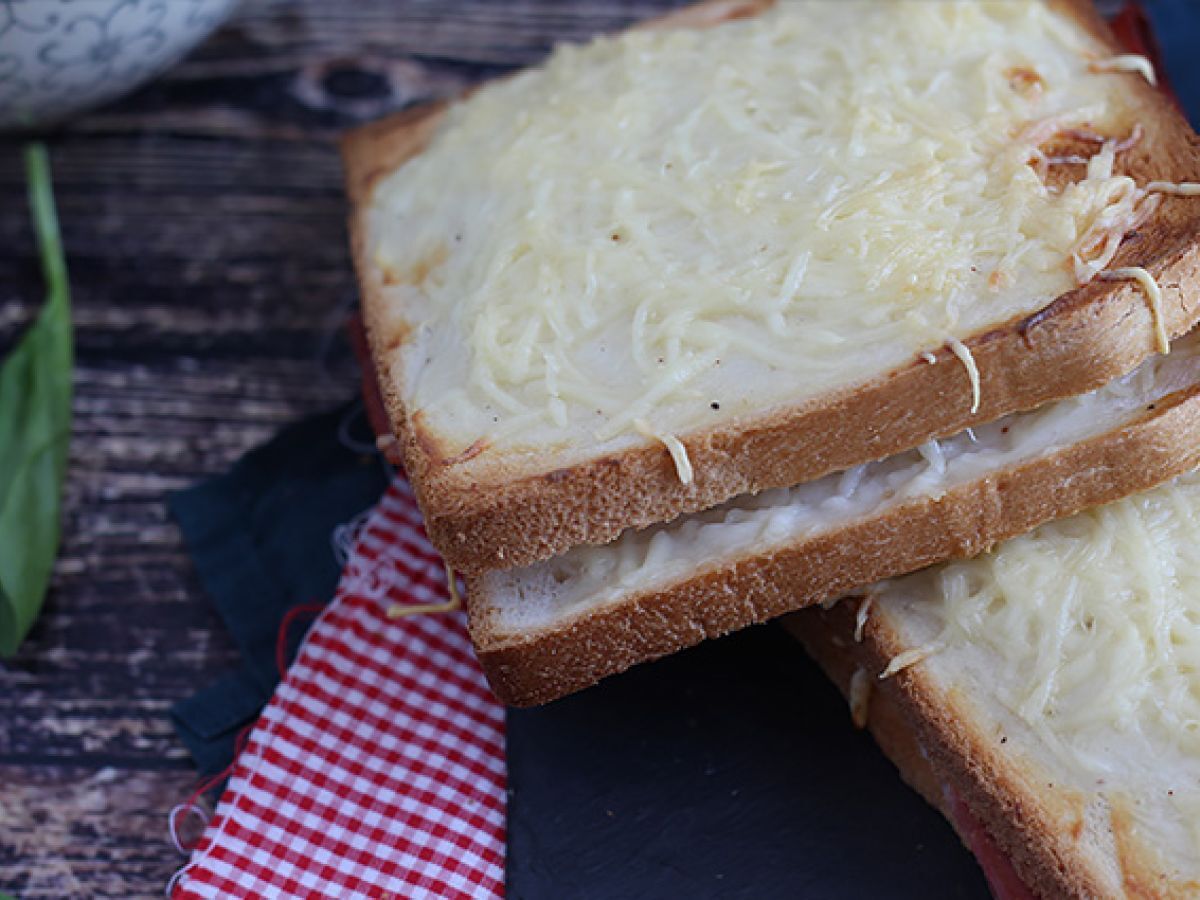 Wyśmienity croque-monsieur z sosem beszamelowym - zdjęcie 5