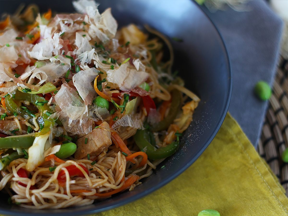 Yakisoba, smażony makaron z warzywami - zdjęcie 2