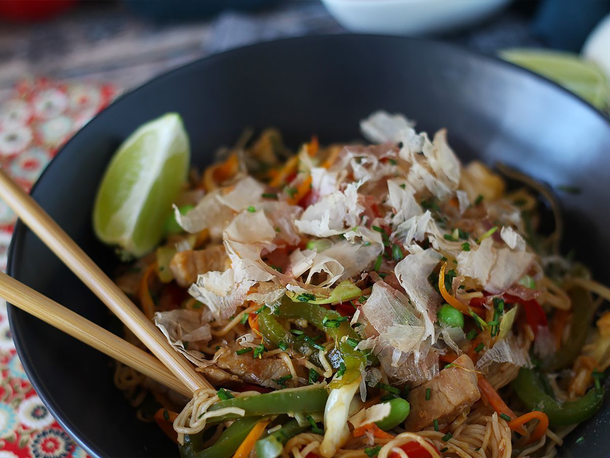 Yakisoba, smażony makaron z warzywami - zdjęcie 4