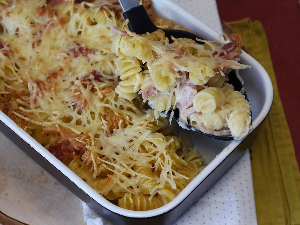 Zapiekanka z makaronu z szynką i serem w urządzeniu airfryer - zdjęcie 2