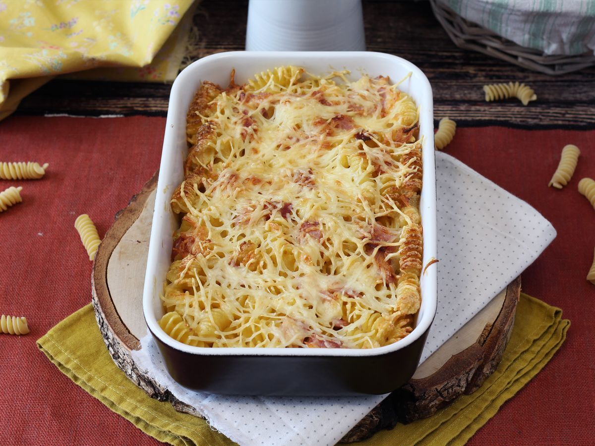 Zapiekanka z makaronu z szynką i serem w urządzeniu airfryer - zdjęcie 4
