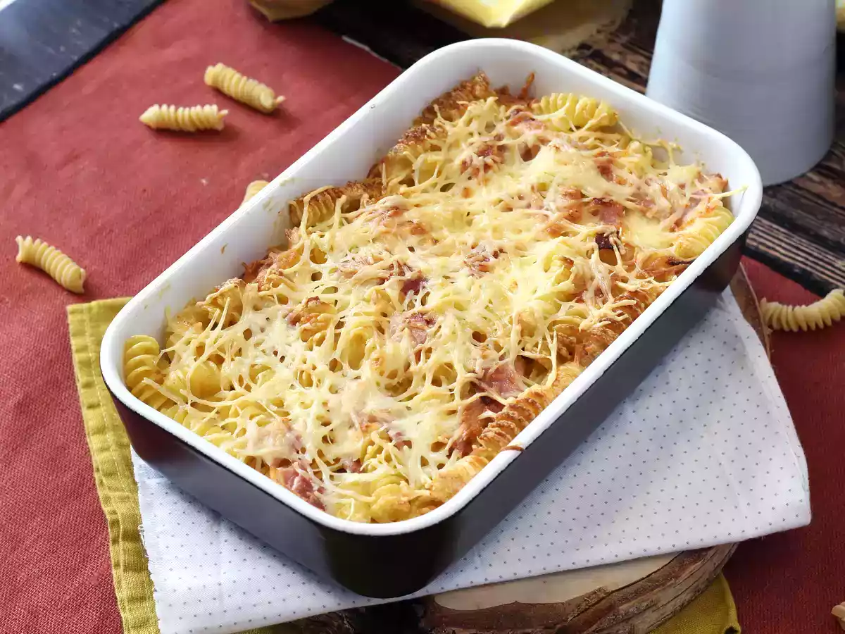 Zapiekanka z makaronu z szynką i serem w urządzeniu airfryer - zdjęcie 6