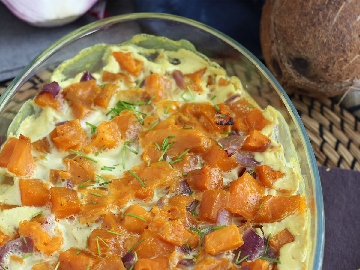 Zapiekanka ze słodkich ziemniaków z mlekiem kokosowym i curry