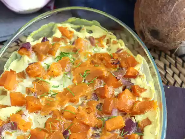Przepis Zapiekanka ze słodkich ziemniaków z mlekiem kokosowym i curry