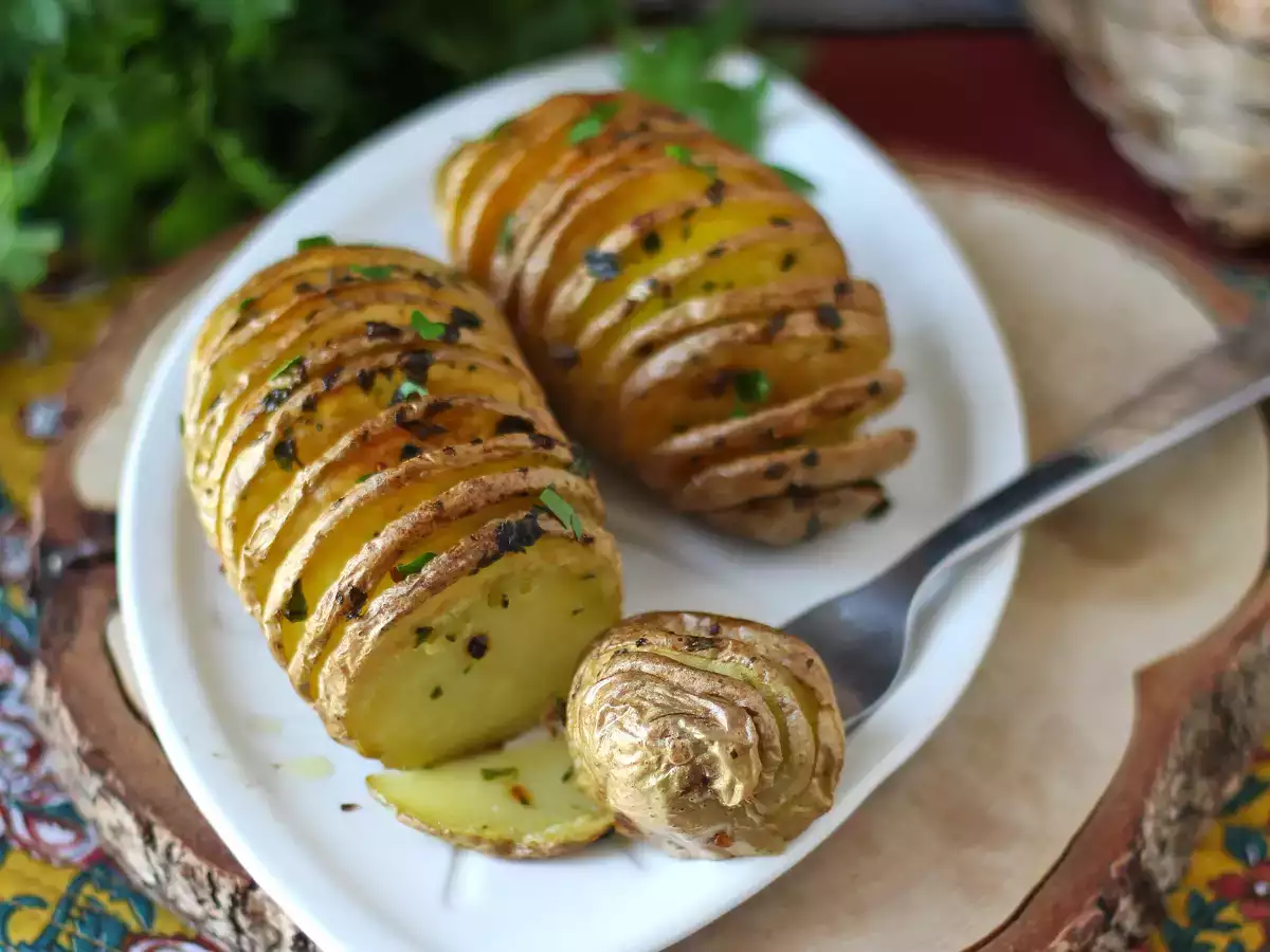 Ziemniaki Hasselback we frytkownicy powietrznej: chrupiące, rozpływające się w ustach i niezwykle łatwe! - zdjęcie 3