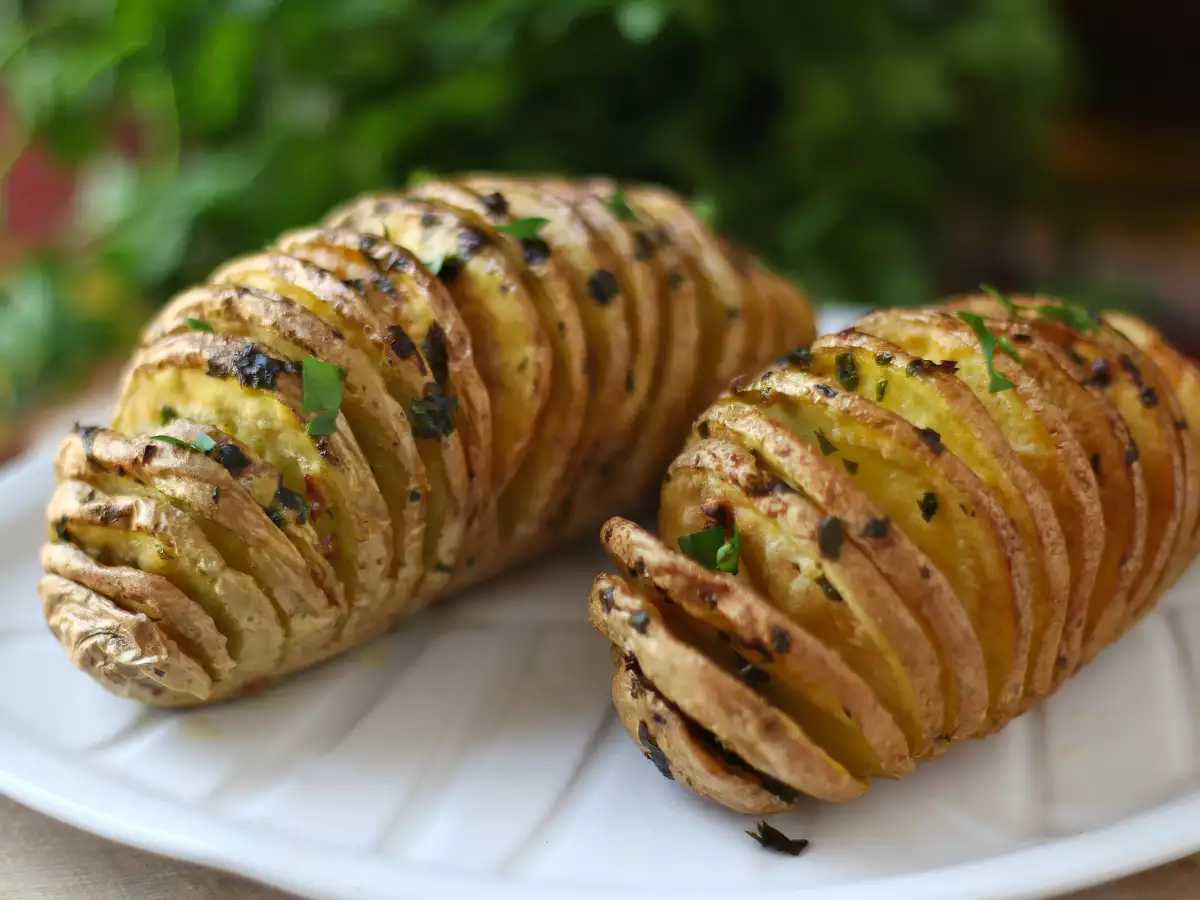 Ziemniaki Hasselback we frytkownicy powietrznej: chrupiące, rozpływające się w ustach i niezwykle łatwe! - zdjęcie 6