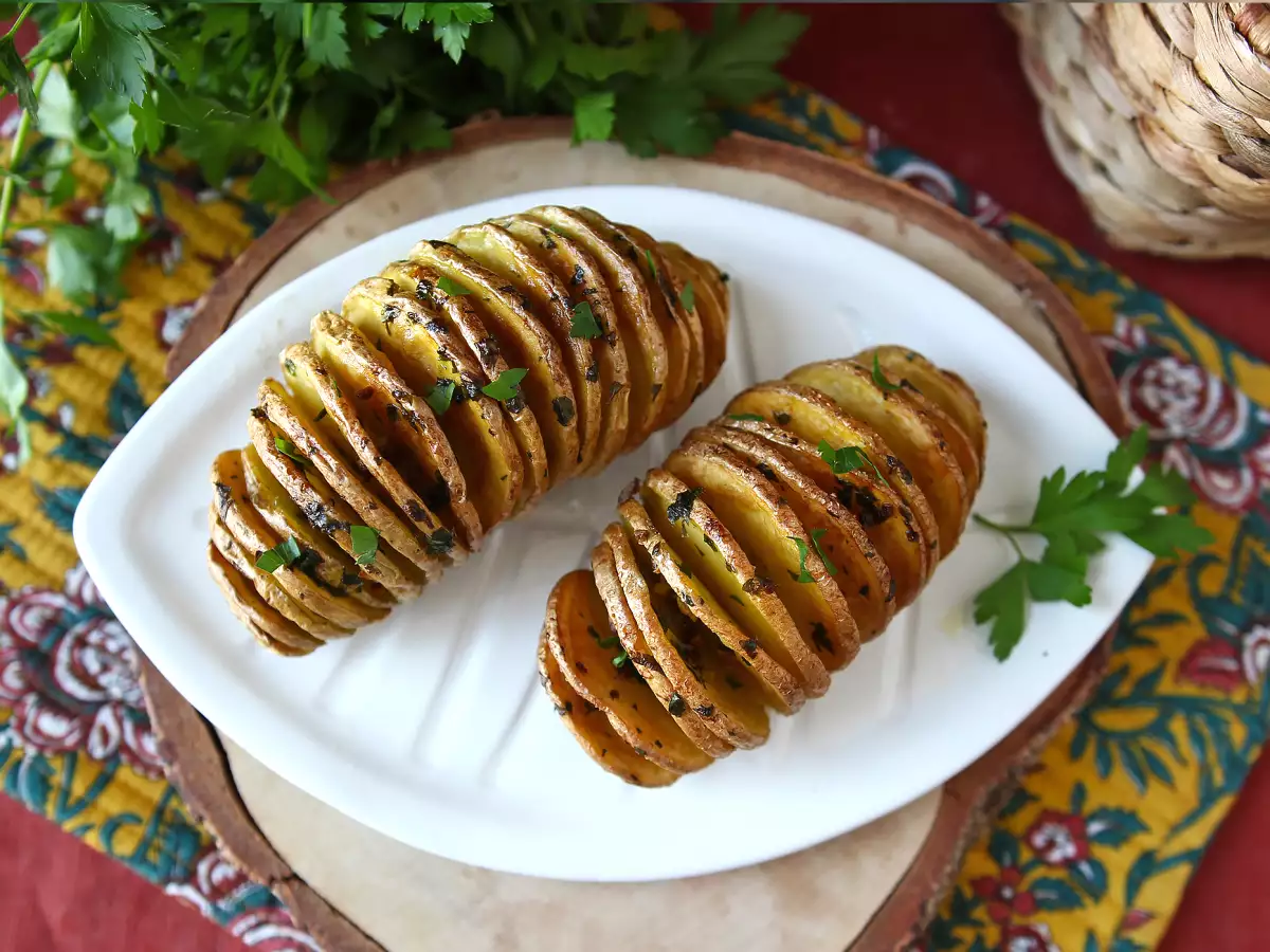 Ziemniaki Hasselback we frytkownicy powietrznej: chrupiące, rozpływające się w ustach i niezwykle łatwe! - zdjęcie 7