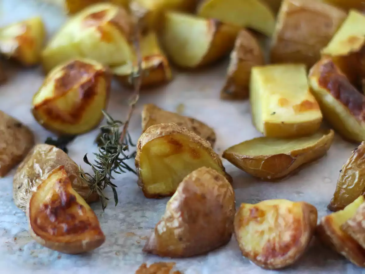 Ziemniaki pieczone w piekarniku - klasyczny i niezawodny przepis - zdjęcie 2