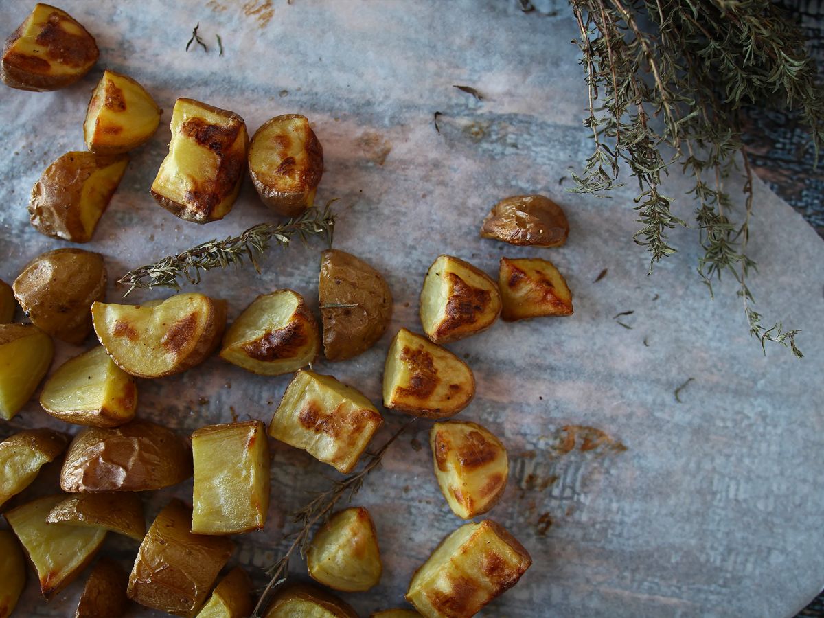 Ziemniaki pieczone w piekarniku - klasyczny i niezawodny przepis - zdjęcie 4