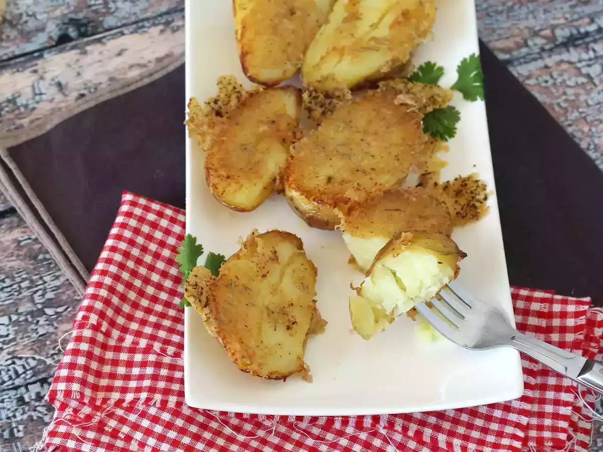 Ziemniaki z parmezanem, miękkie w środku i chrupiące na zewnątrz!